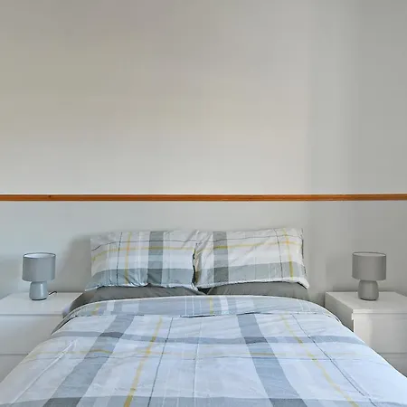 Spacious 4br, Parking, Near Centre, Accommodates 8 Сasa de vacaciones Sheffield